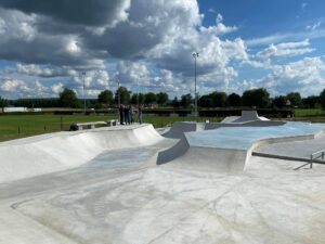 Vue du skatepark de Laon, une conception Evolving Skatepark