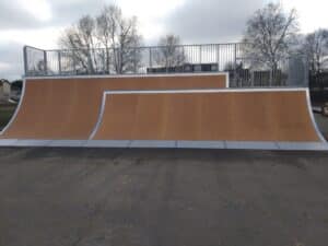 Quarter sur l'aire de street de Draveil, une conception Evolving Skatepark