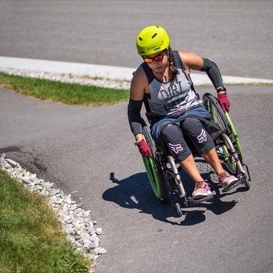 pratique handisport sur un pumptrack